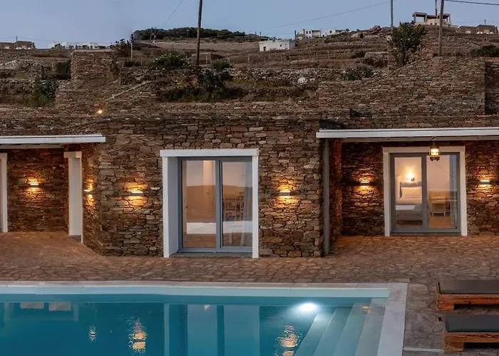 Leonora Tinos Villa