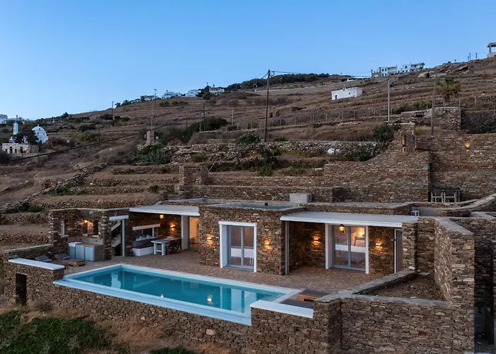 Leonora Tinos Villa