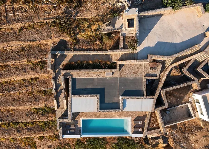 Leonora Tinos Arnados